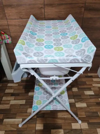 Bañera cambiador para bebé con diseño de hojas - miniatura 3