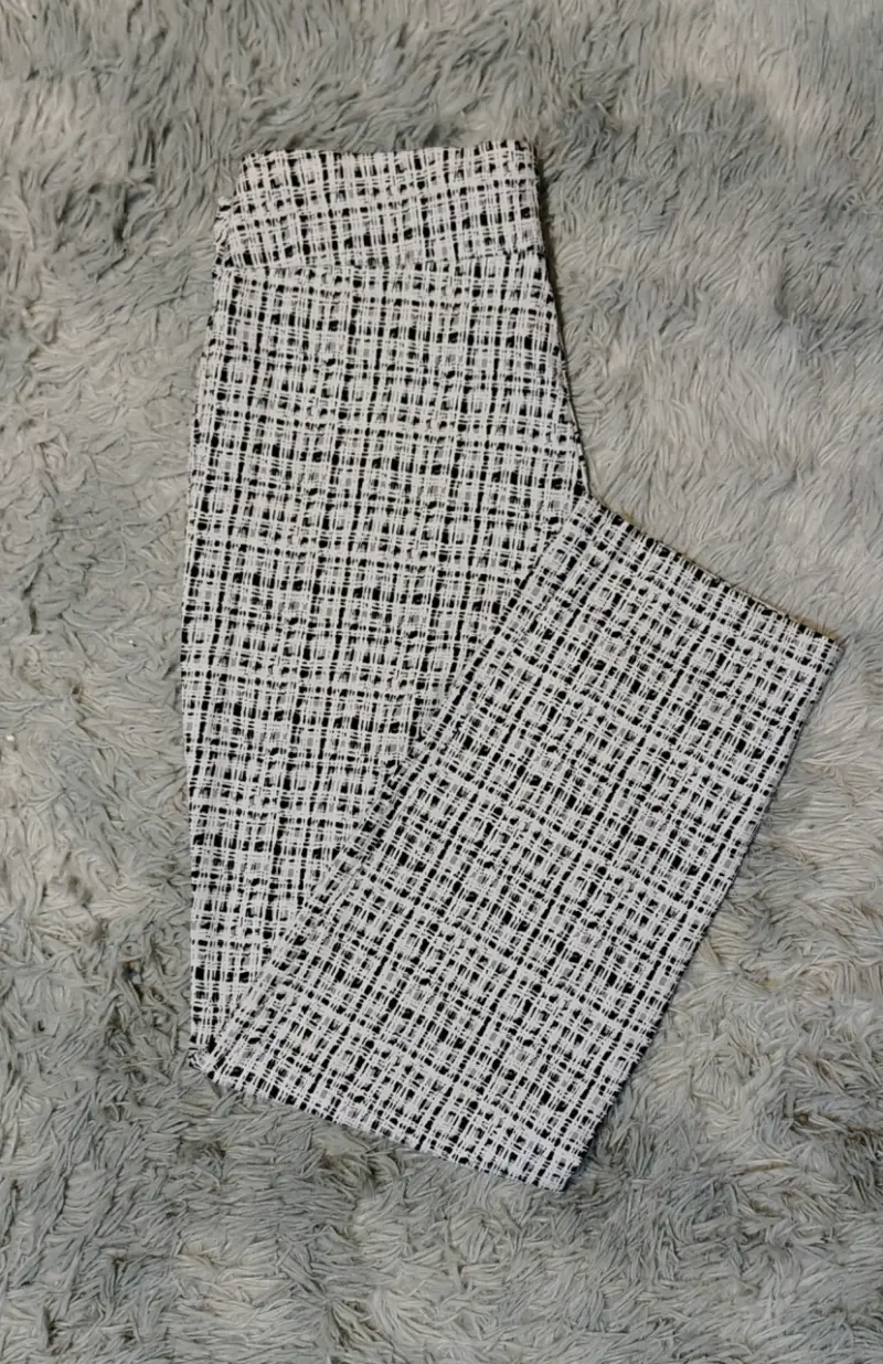 Pantalones de tela elásticada. - 1