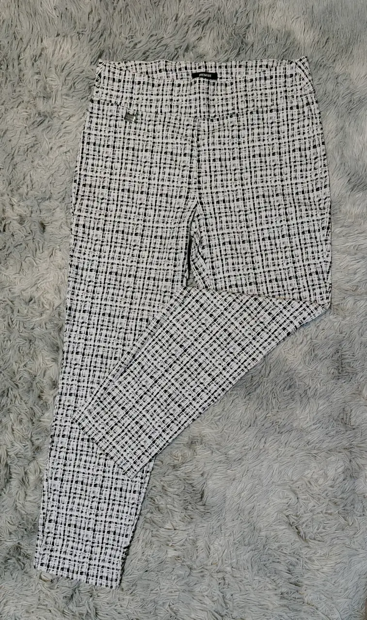 Pantalones de tela elásticada. - 2