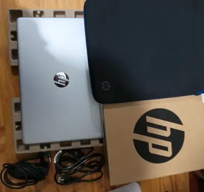 Laptop HP con Intel Core i5 - miniatura 2