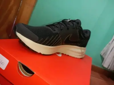 Zapatillas deportivas negras Nike para hombre - miniatura 5