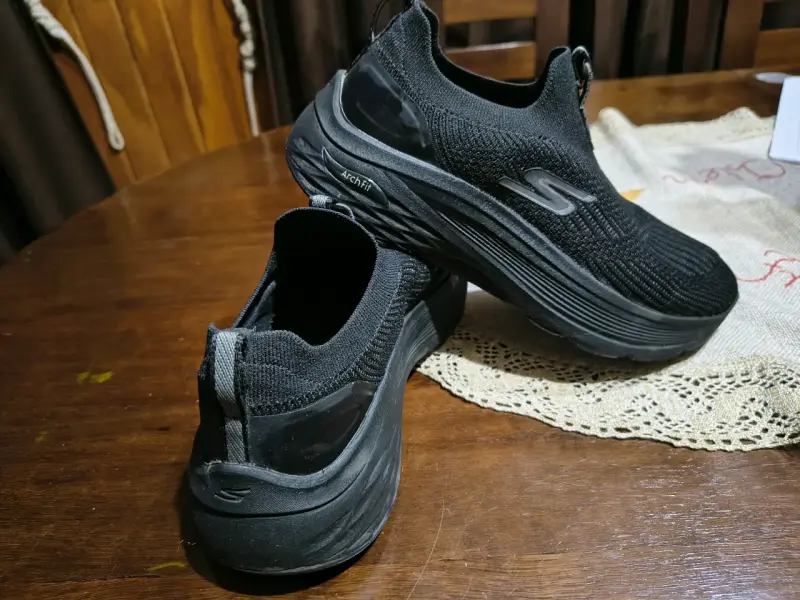 Zapatillas deportivas negras Skechers Arch Fit - 1