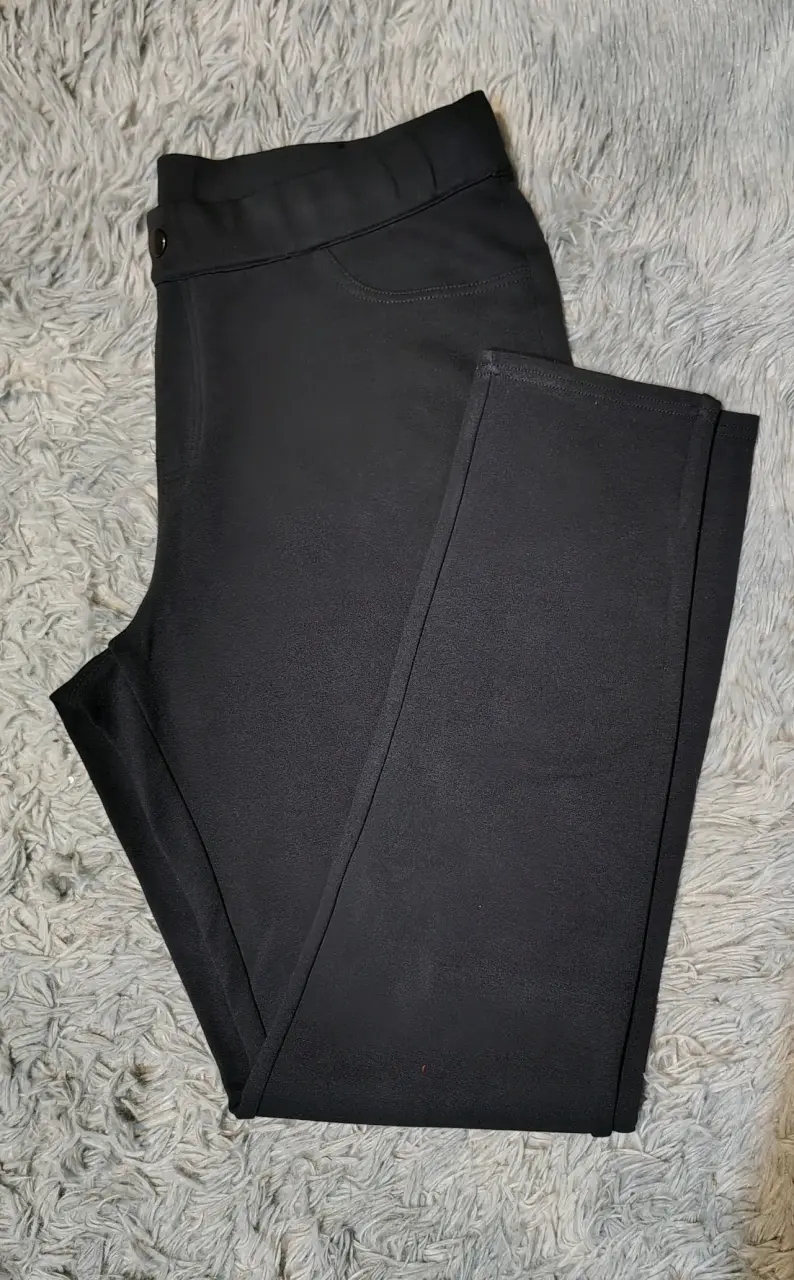 Pantalones grises de mujer con bolsillos - 2