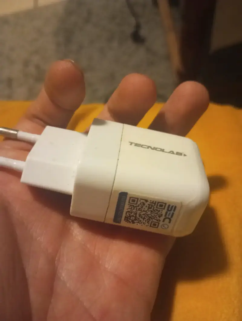 Cargador USB Tecnolab compacto - 1