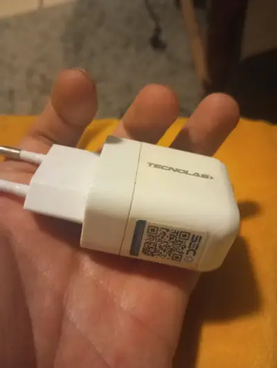 Cargador USB Tecnolab compacto - miniatura 1