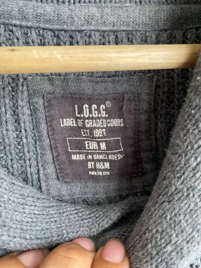 Suéter gris de lana con cuello alto hym - miniatura 2