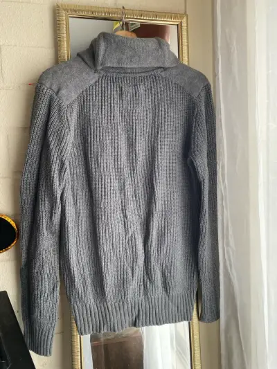 Suéter gris de lana con cuello alto hym - miniatura 3