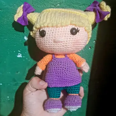 Muñeca de crochet hecha a mano - miniatura 1