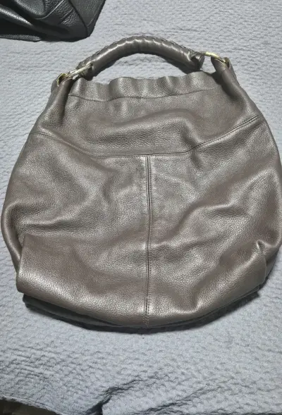 Bolso de cuero marrón con tachas doradas - miniatura 2