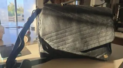 Bolso de cuero marrón con tachas doradas - miniatura 6