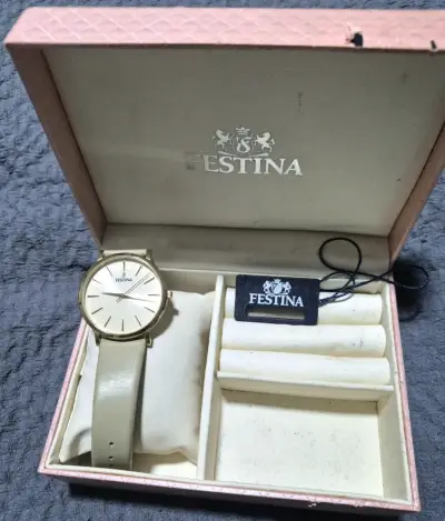 Reloj Festina dorado con caja original - miniatura 2