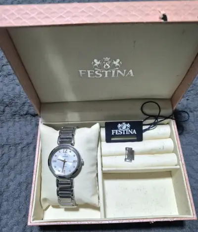 Reloj Festina dorado con caja original - miniatura 3