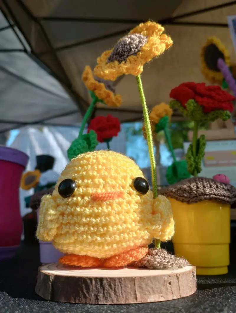 Adorable pollito amigurumi tejido a mano