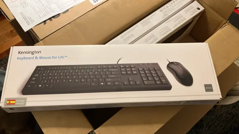 Teclado y mouse Kensington con cable en español - 2