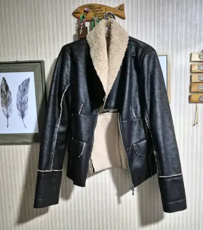 Chaqueta de cuero sintético con forro de lana - miniatura 3