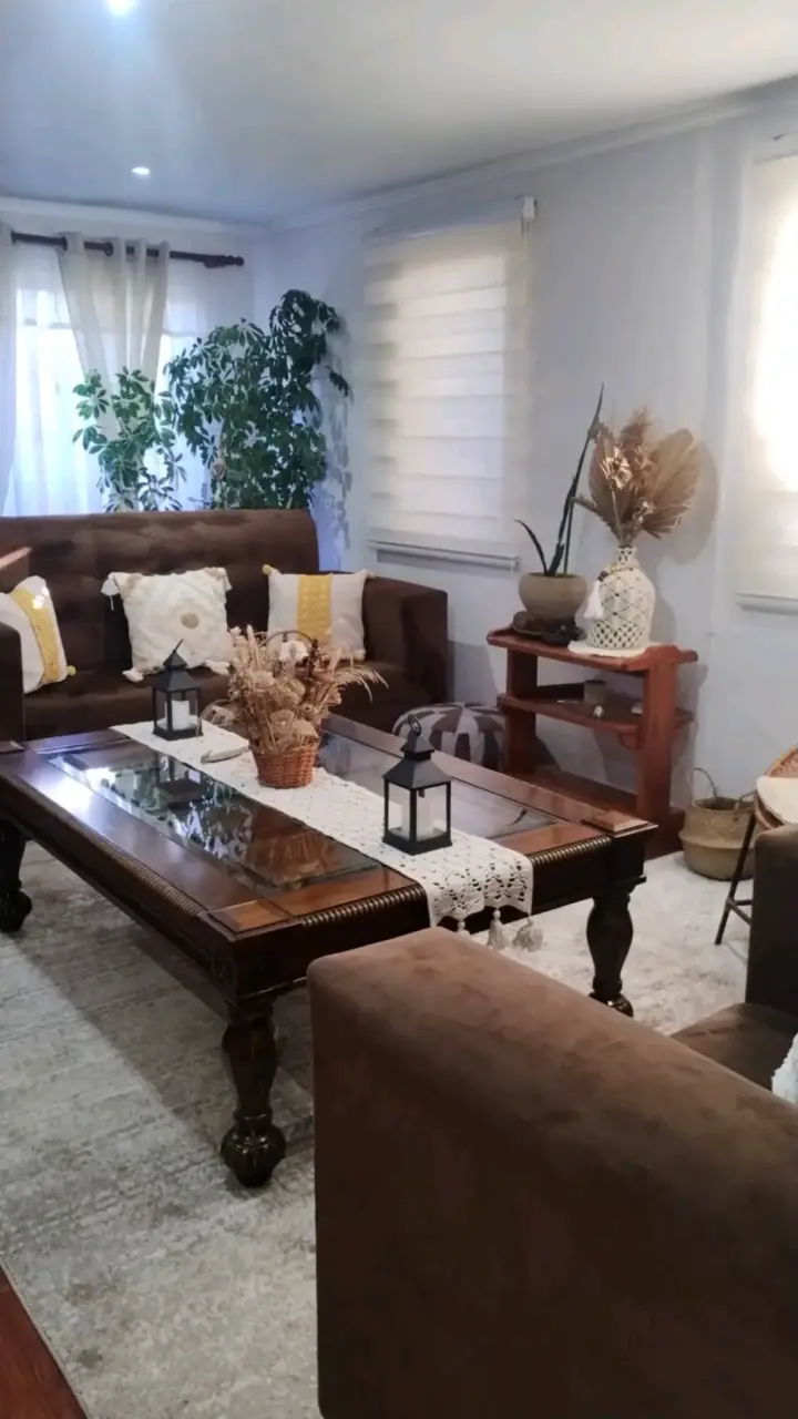 Juego de muebles de sala en madera y tela