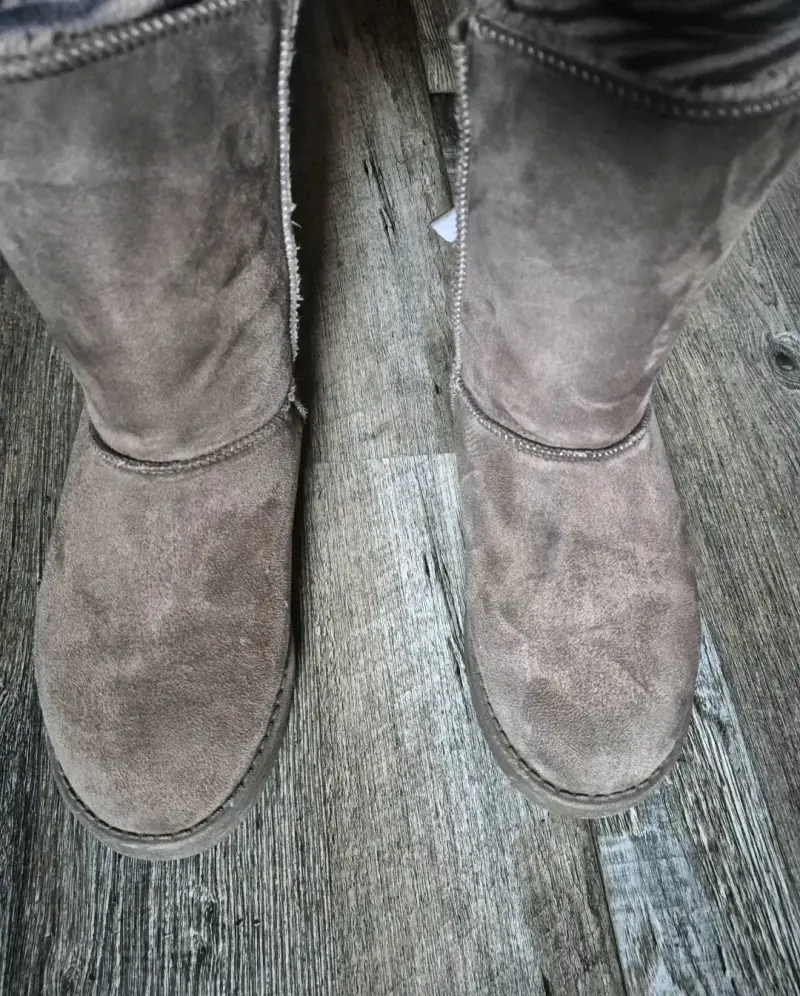 Botas de gamuza beige con lazo decorativo - 2