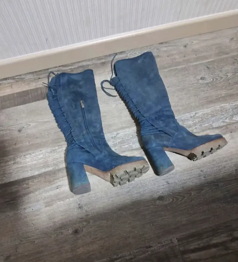 Botas de gamuza beige con lazo decorativo - 3