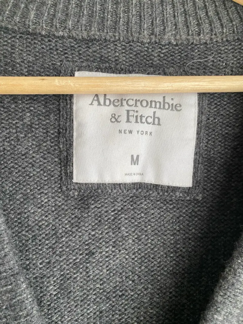 Cardigan gris Abercrombie & Fitch con botones - 2