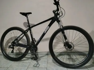 Bicicleta Jeep montaña negra con suspensión - miniatura 1