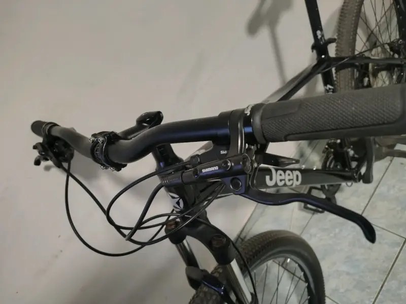 Bicicleta Jeep montaña negra con suspensión - 2