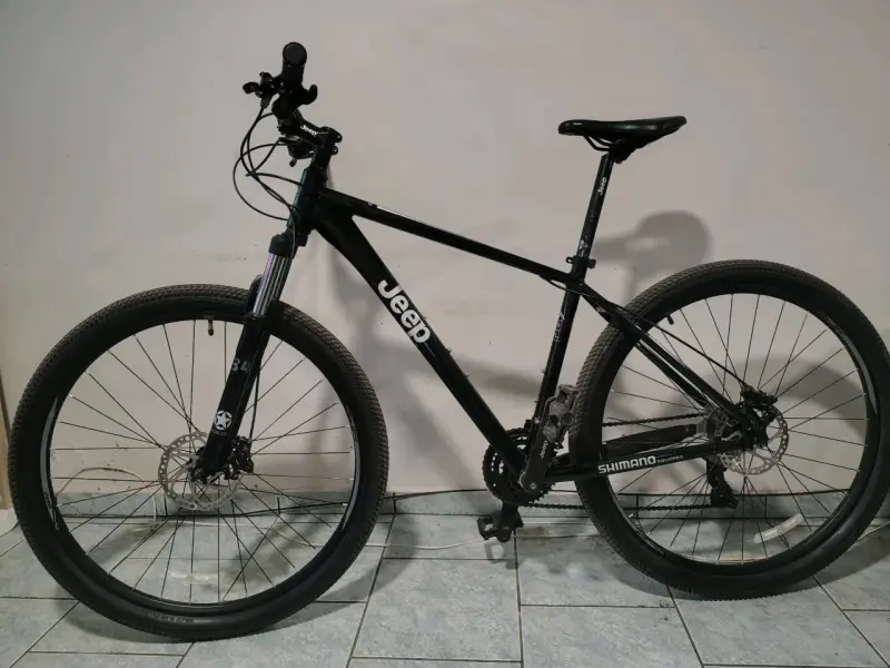 Bicicleta Jeep montaña negra con suspensión - 3