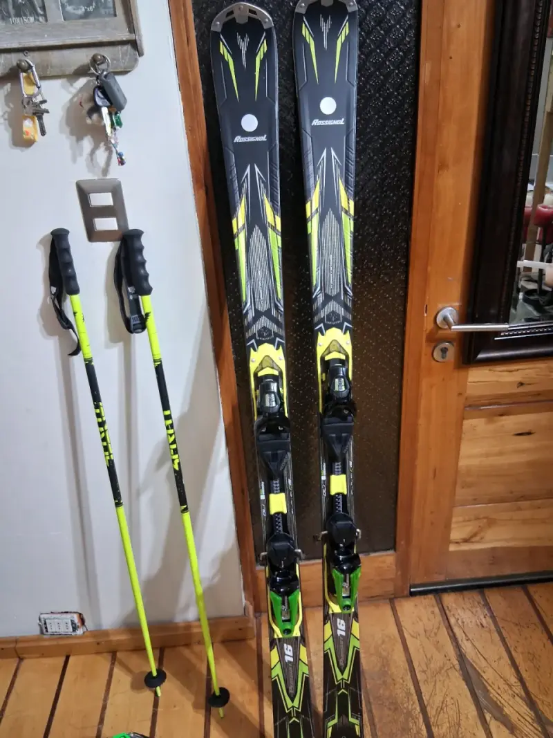 Esquís Rossignol con bastones y fijaciones - 2