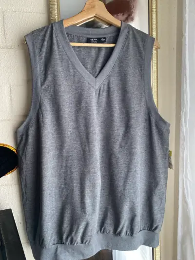 Chaleco sin mangas gris para hombre AKWA - miniatura 1