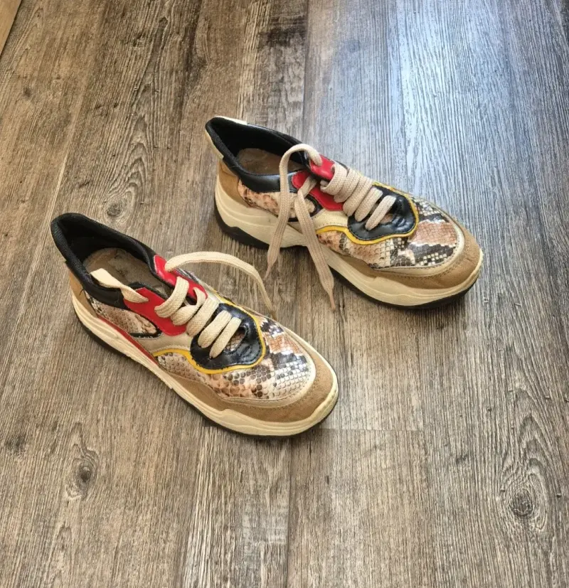Zapatillas deportivas de cuero con diseño de serpiente