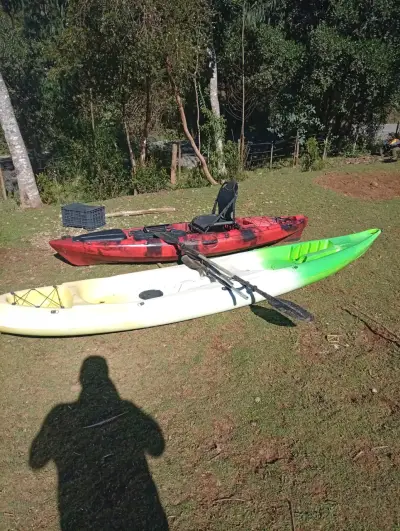 Kayak de pesca rojo con remo incluido - miniatura 4