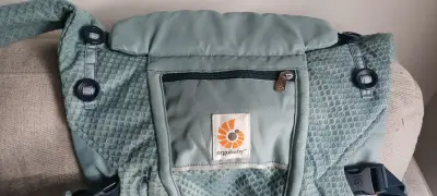 Mochila portabebé Ergobaby celeste - miniatura 2