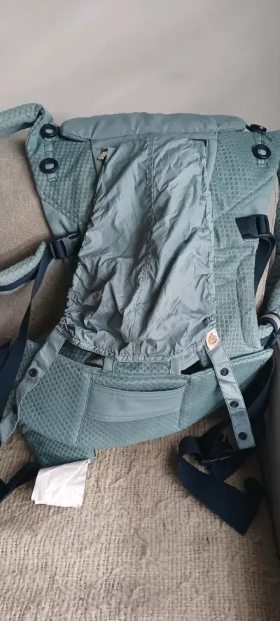 Mochila portabebé Ergobaby celeste - miniatura 3