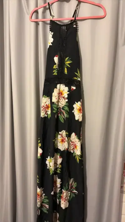 Vestido largo floral negro con tirantes - miniatura 1