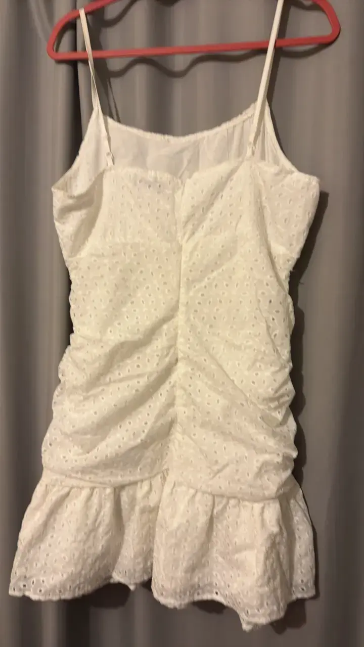 Vestido blanco de encaje con tirantes - 2
