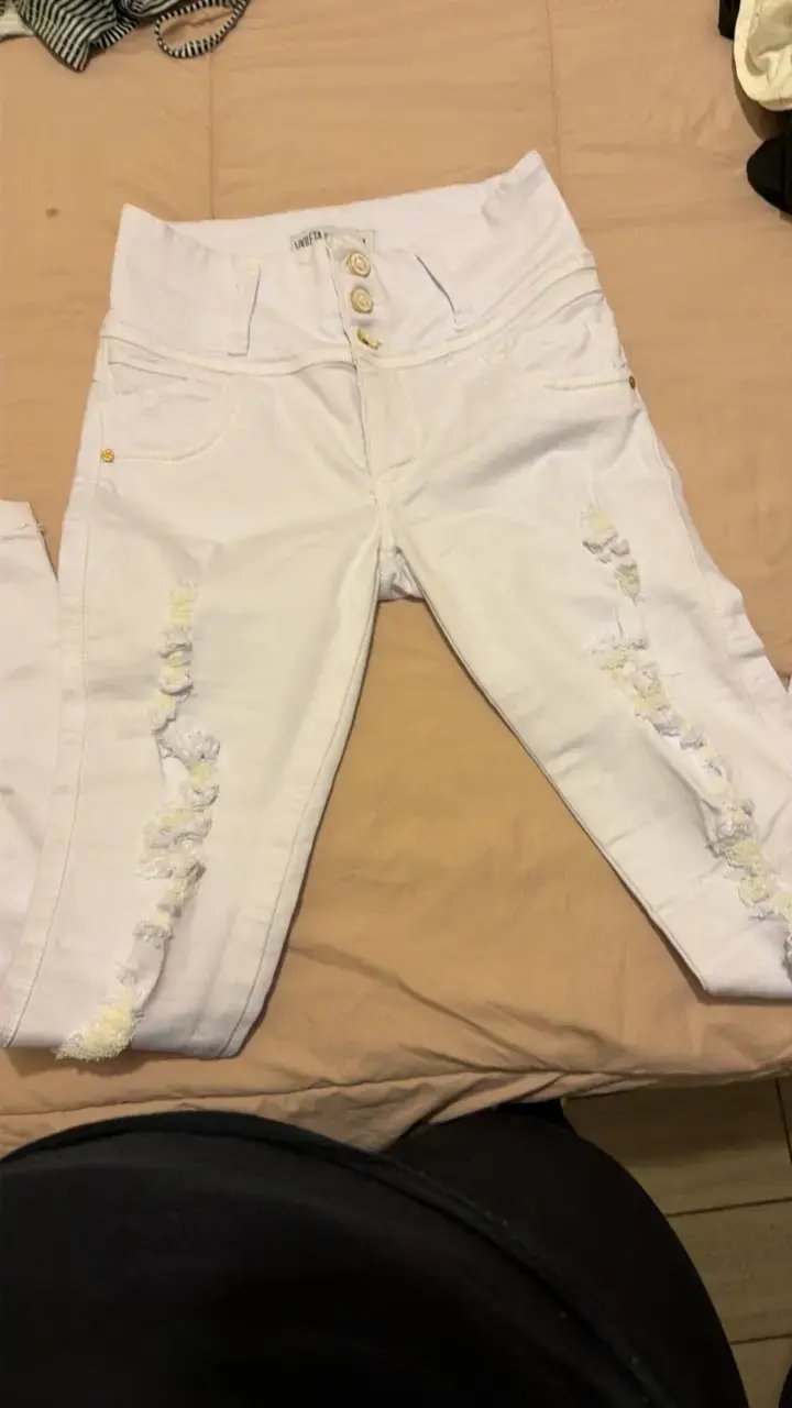 Jeans blancos rasgados para mujer