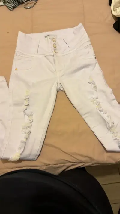 Jeans blancos rasgados para mujer - miniatura 1