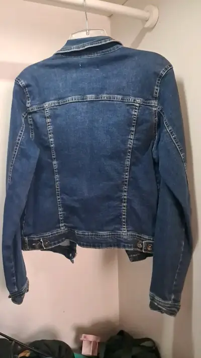 Chaqueta de mezclilla azul para mujer - miniatura 2