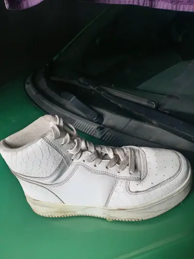 Zapatillas deportivas blancas de caña alta - miniatura 1