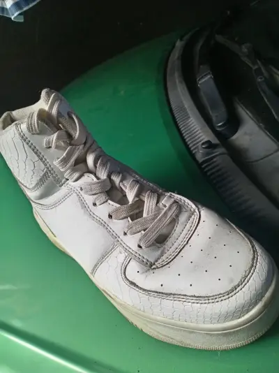 Zapatillas deportivas blancas de caña alta - miniatura 2