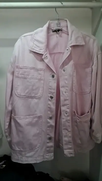 Chaqueta rosa de mezclilla con bolsillos - miniatura 1