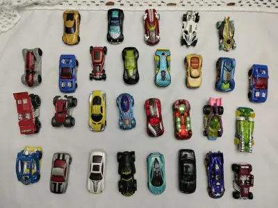 Colección de autos de juguete en miniatura - miniatura 1