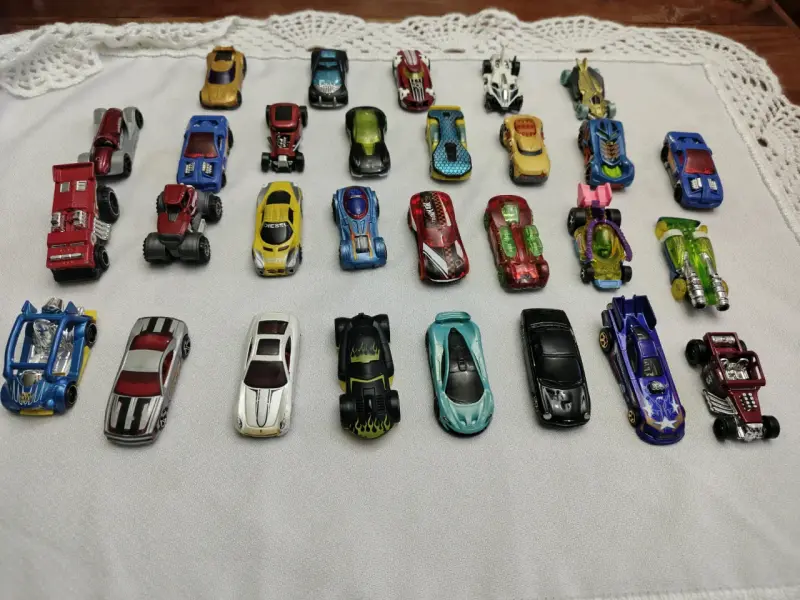 Colección de autos de juguete en miniatura - 2
