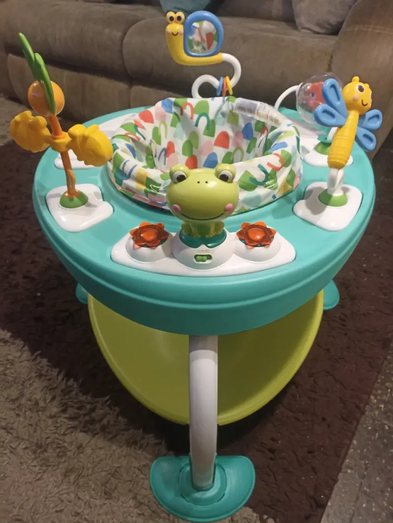 Andador de bebé con juguetes interactivos