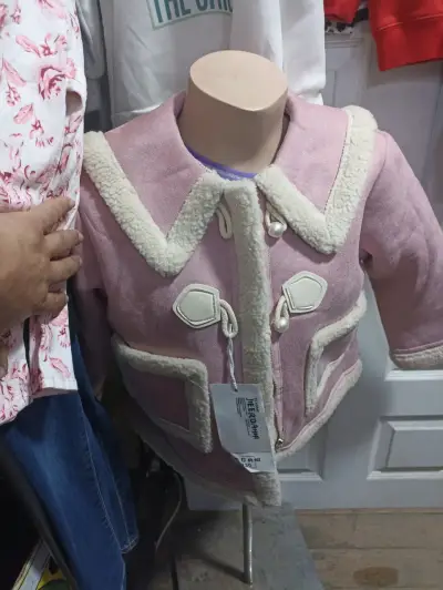Abrigo infantil rosado con forro de lana - miniatura 1