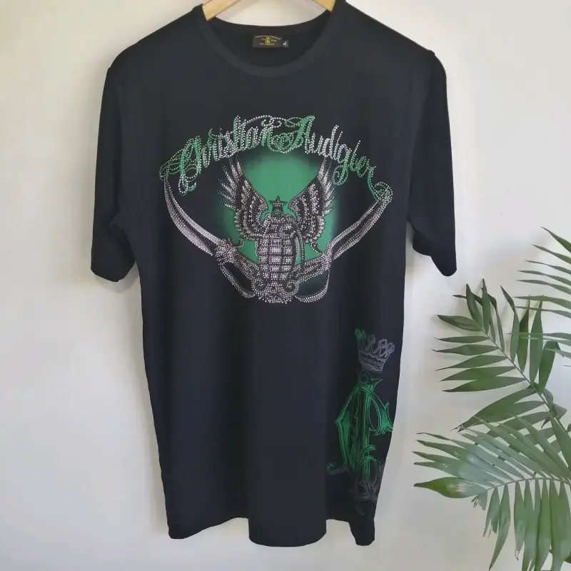 Polera Christian Audigier negra con diseño gráfico - 1
