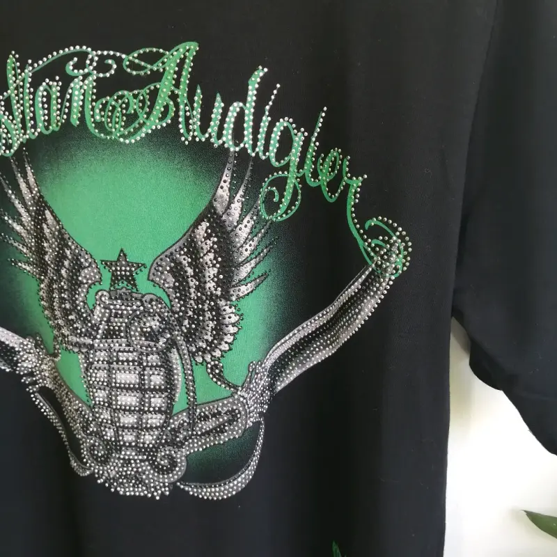 Polera Christian Audigier negra con diseño gráfico - 2