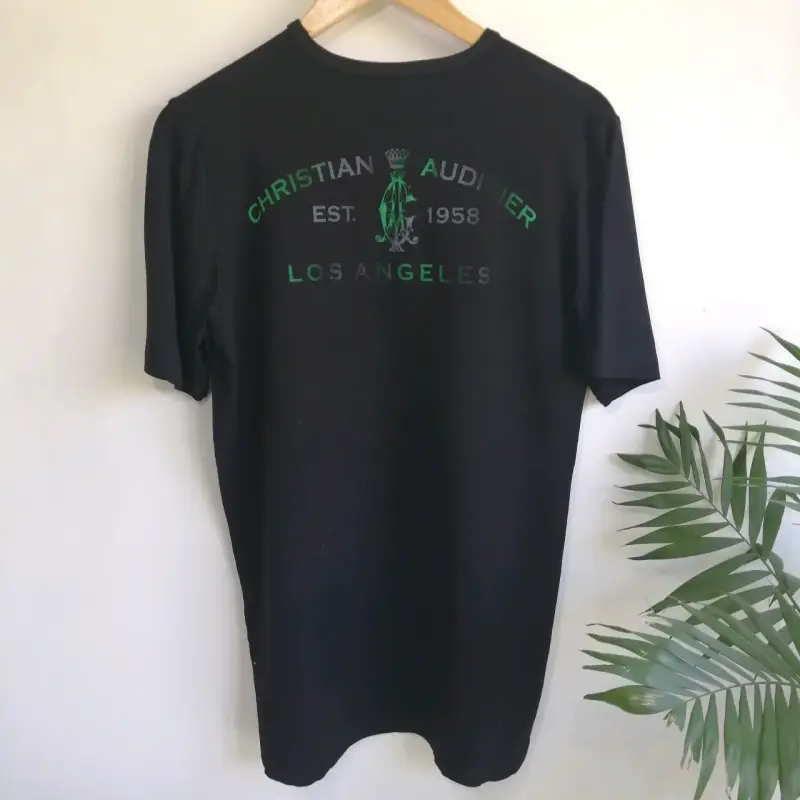 Polera Christian Audigier negra con diseño gráfico - 4