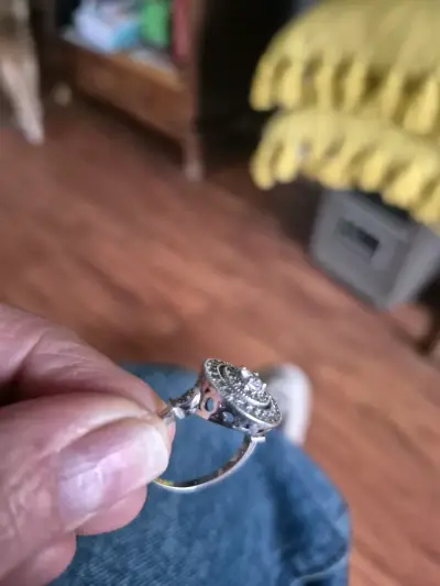 Anillo de plata vintage con circonitas brillante - miniatura 4