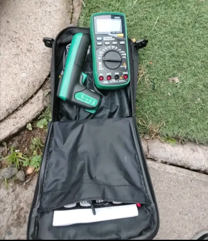 Kit de Multímetro Digital con Estuche - 2