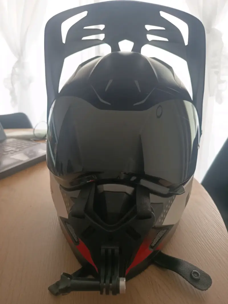 Casco de moto con soporte para cámara - 4